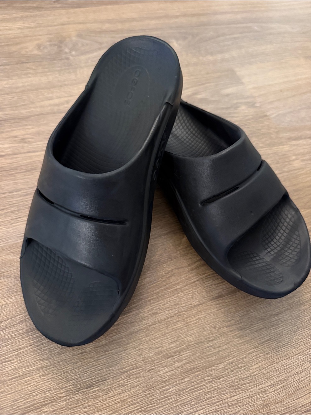 OOFOS | Black Slides | M7/W9/EU40